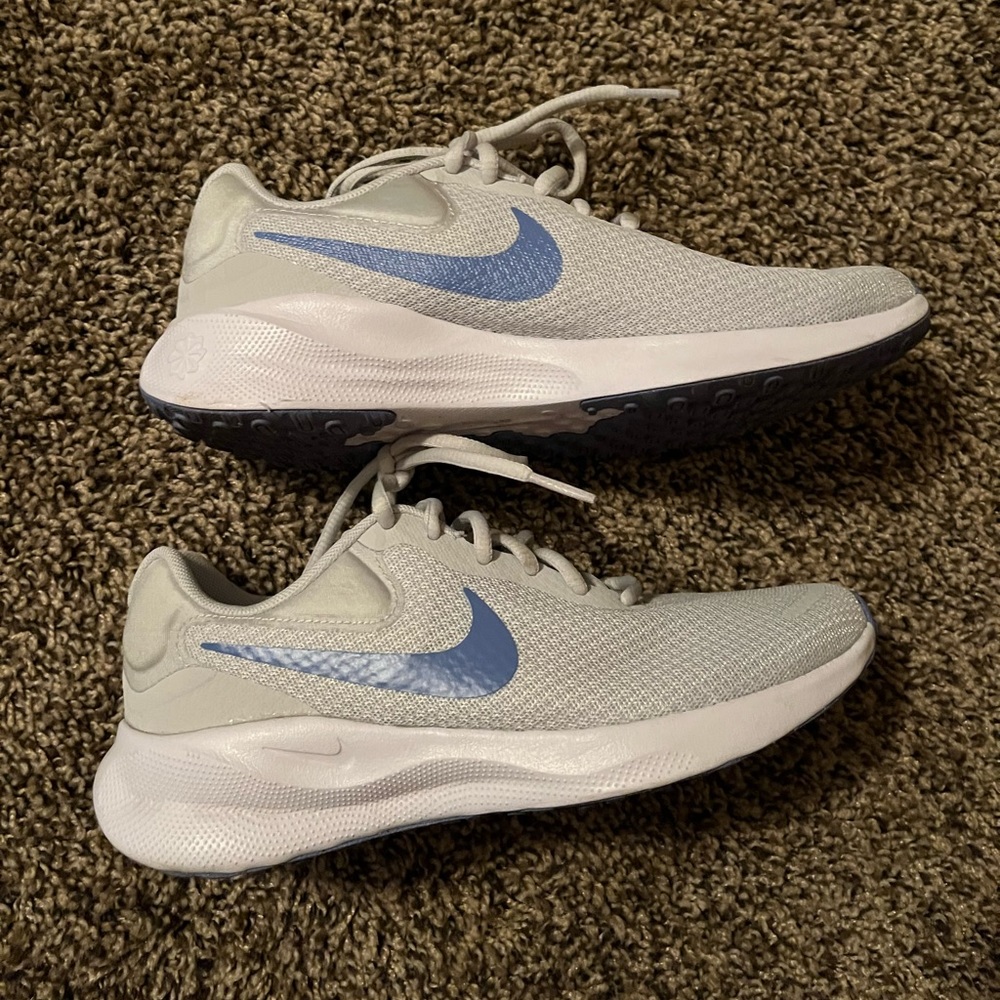 Nike Revolution 7